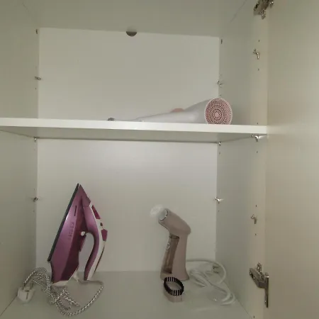 Homey Luxury- Entire House, Free Parking, Yard