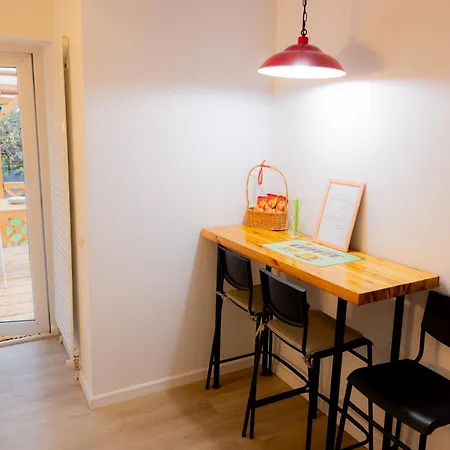 Homey Luxury- Entire House, Free Parking, Yard *