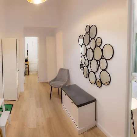 Homey Luxury- Entire House, Free Parking, Yard * Cluj-Napoca