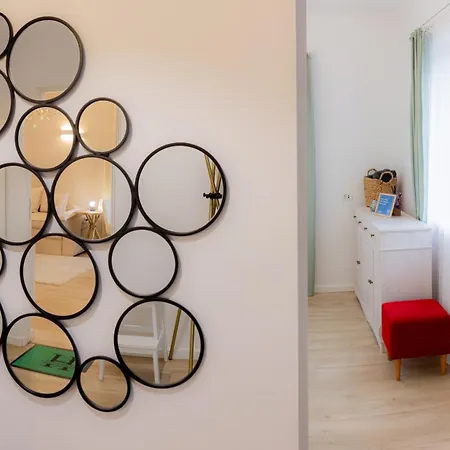 Homey Luxury- Entire House, Free Parking, Yard *