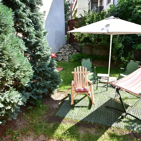 Homey Luxury- Entire House, Free Parking, Yard *