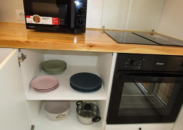 Homey Luxury- Entire House, Free Parking, Yard דירה *