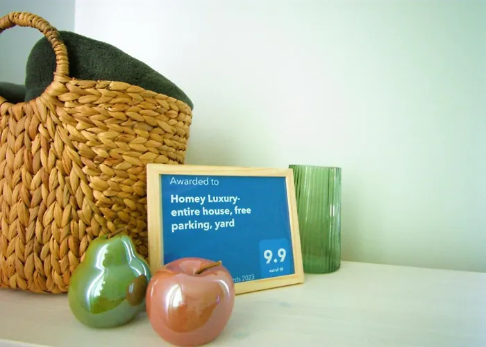 Homey Luxury- Entire House, Free Parking, Yard * קלוז'-נאפוקה