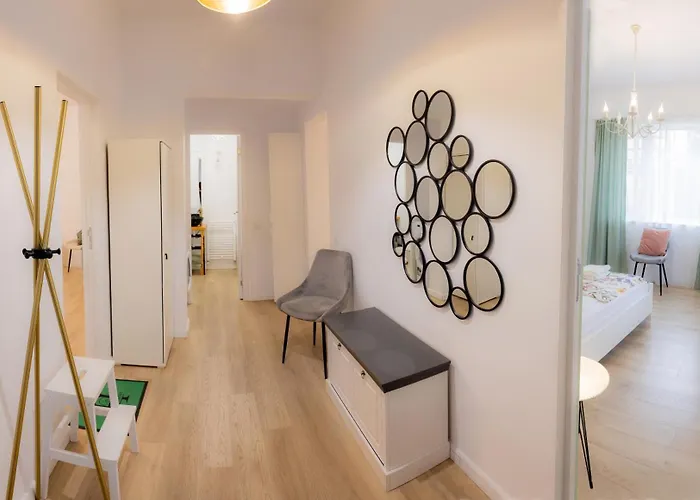 Homey Luxury- Entire House, Free Parking, Yard * קלוז'-נאפוקה