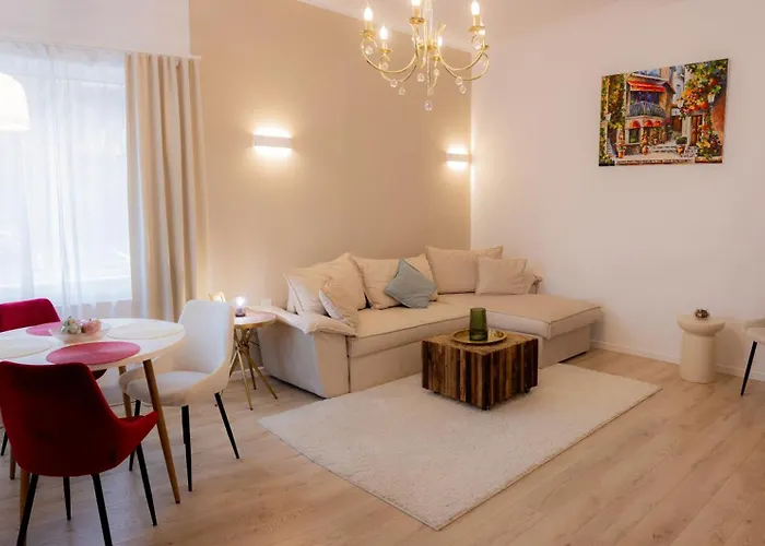 Homey Luxury- Entire House, Free Parking, Yard דירה קלוז'-נאפוקה