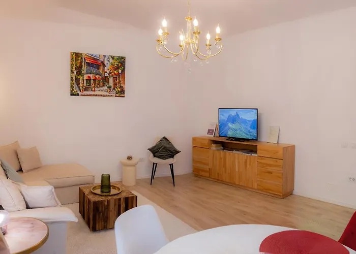 Homey Luxury- Entire House, Free Parking, Yard קלוז'-נאפוקה