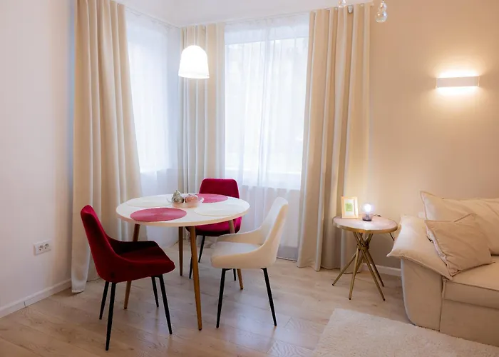 Homey Luxury- Entire House, Free Parking, Yard * קלוז'-נאפוקה