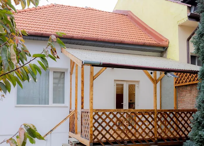 Homey Luxury- Entire House, Free Parking, Yard * קלוז'-נאפוקה