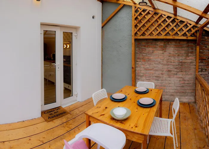 Homey Luxury- Entire House, Free Parking, Yard דירה קלוז'-נאפוקה